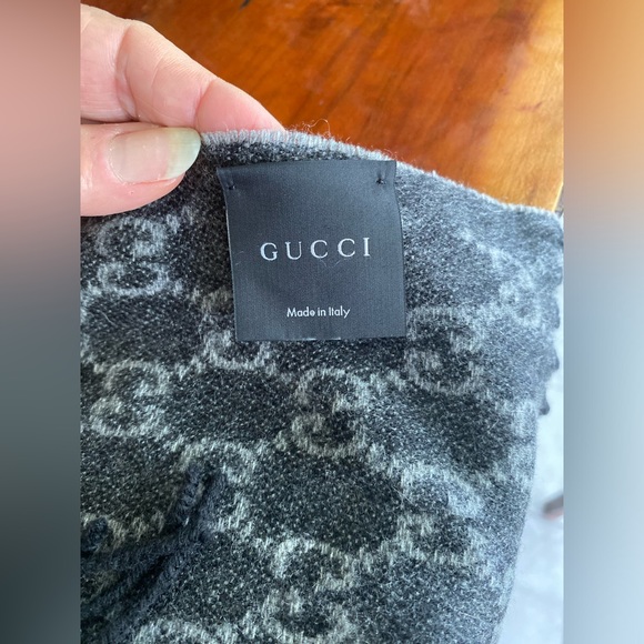 GUCCI Authentic Shawl/Scarf W/certificate of authenticity Included - Picture 2 of 7